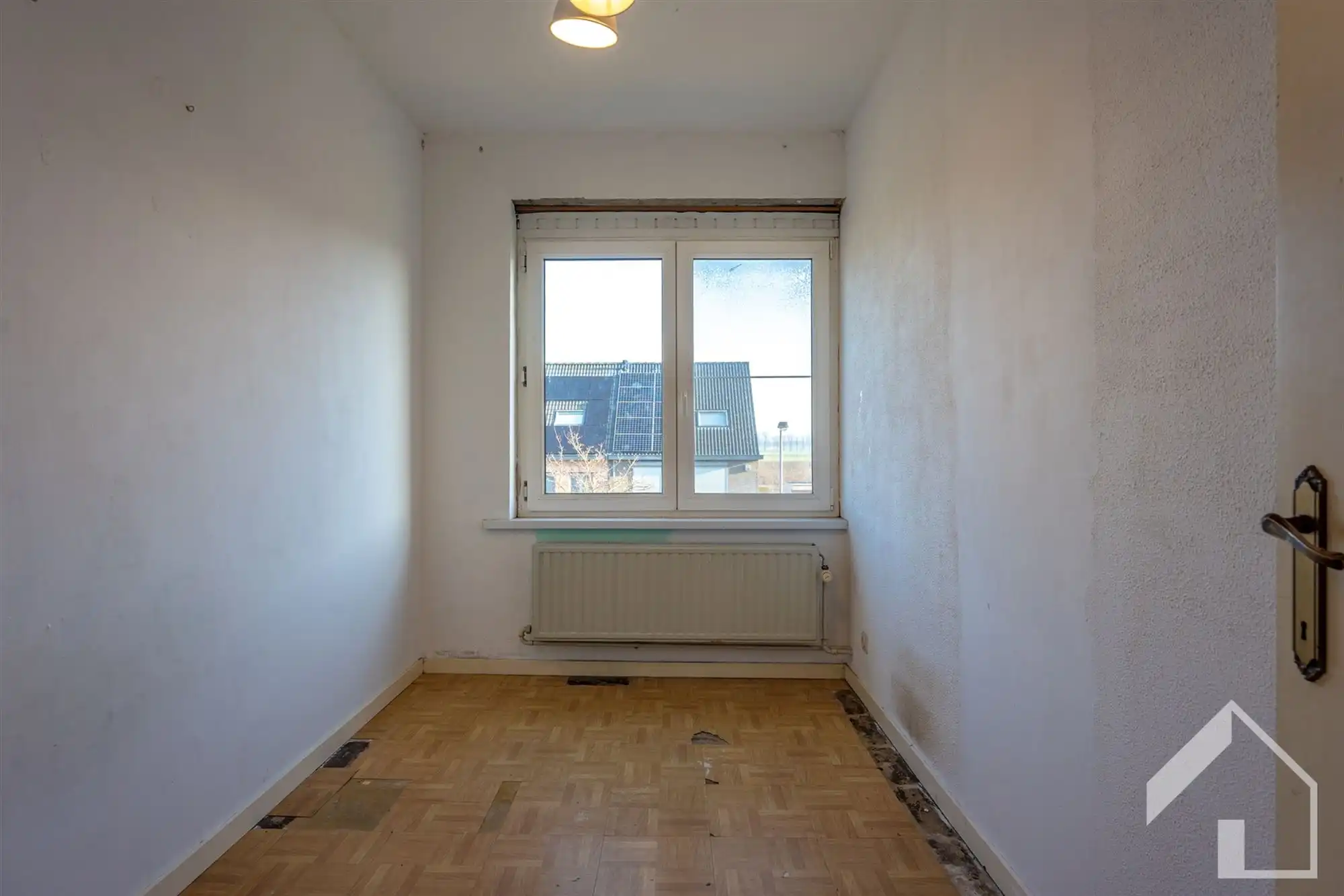 Op te frissen gezinswoning in centrum Stabroek foto 16