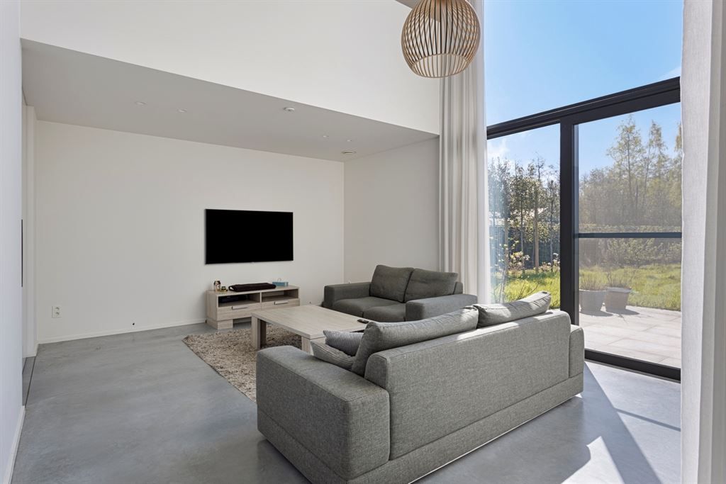 Hypermoderne villa op een echte toplocatie foto 9