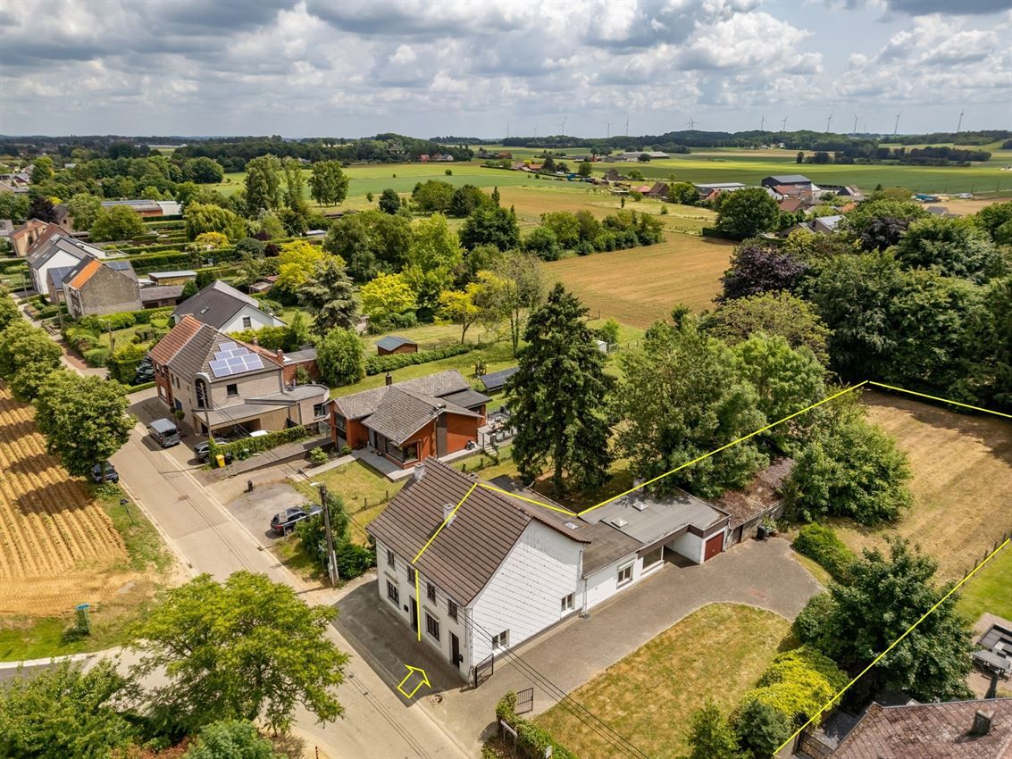 Landelijk gelegen driegevelwoning 2 slpk op 1431m² foto 2