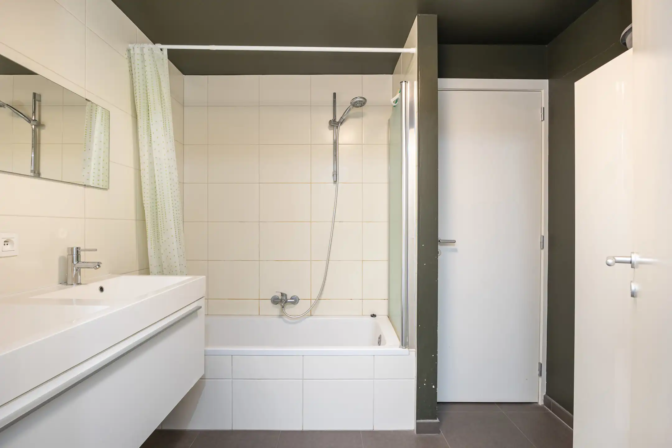 Te koop: stijlvol 2-slaapkamerappartement met terras foto 11