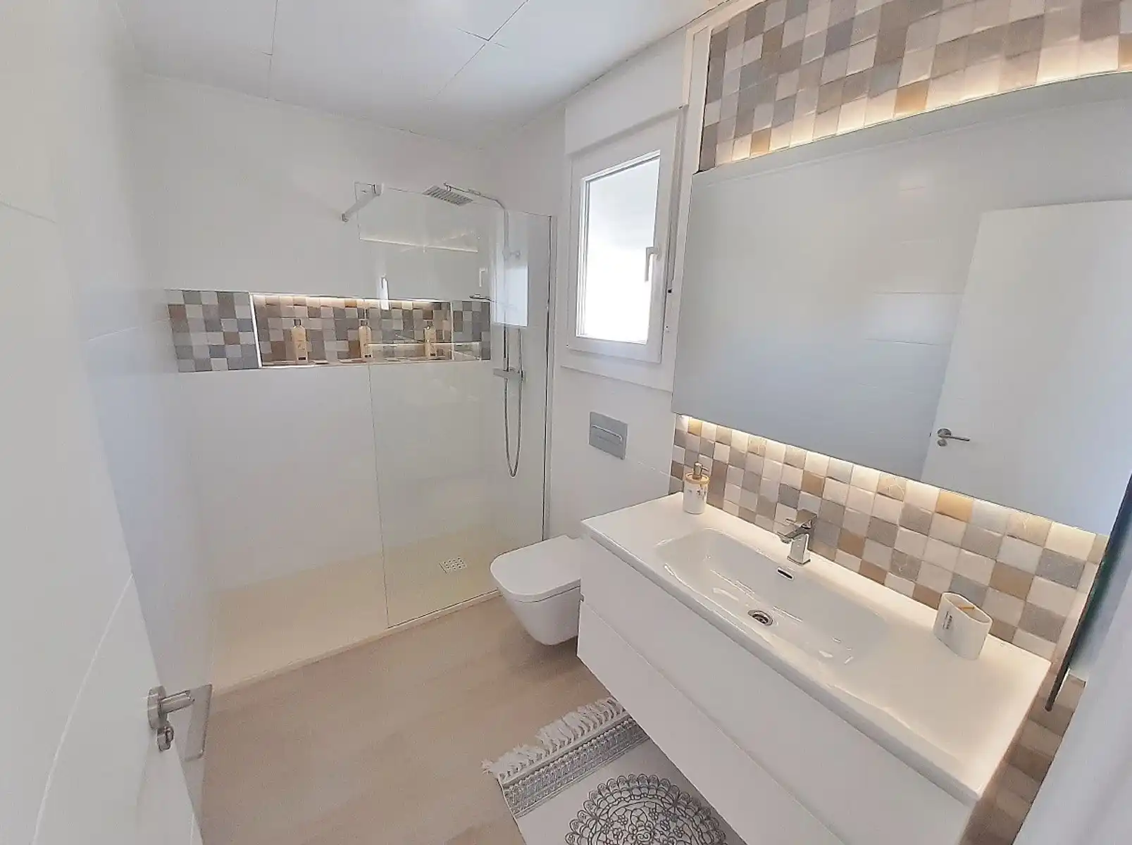 Vrijstaande gelijkvloers villa met privé-zwembad en solarium foto 6