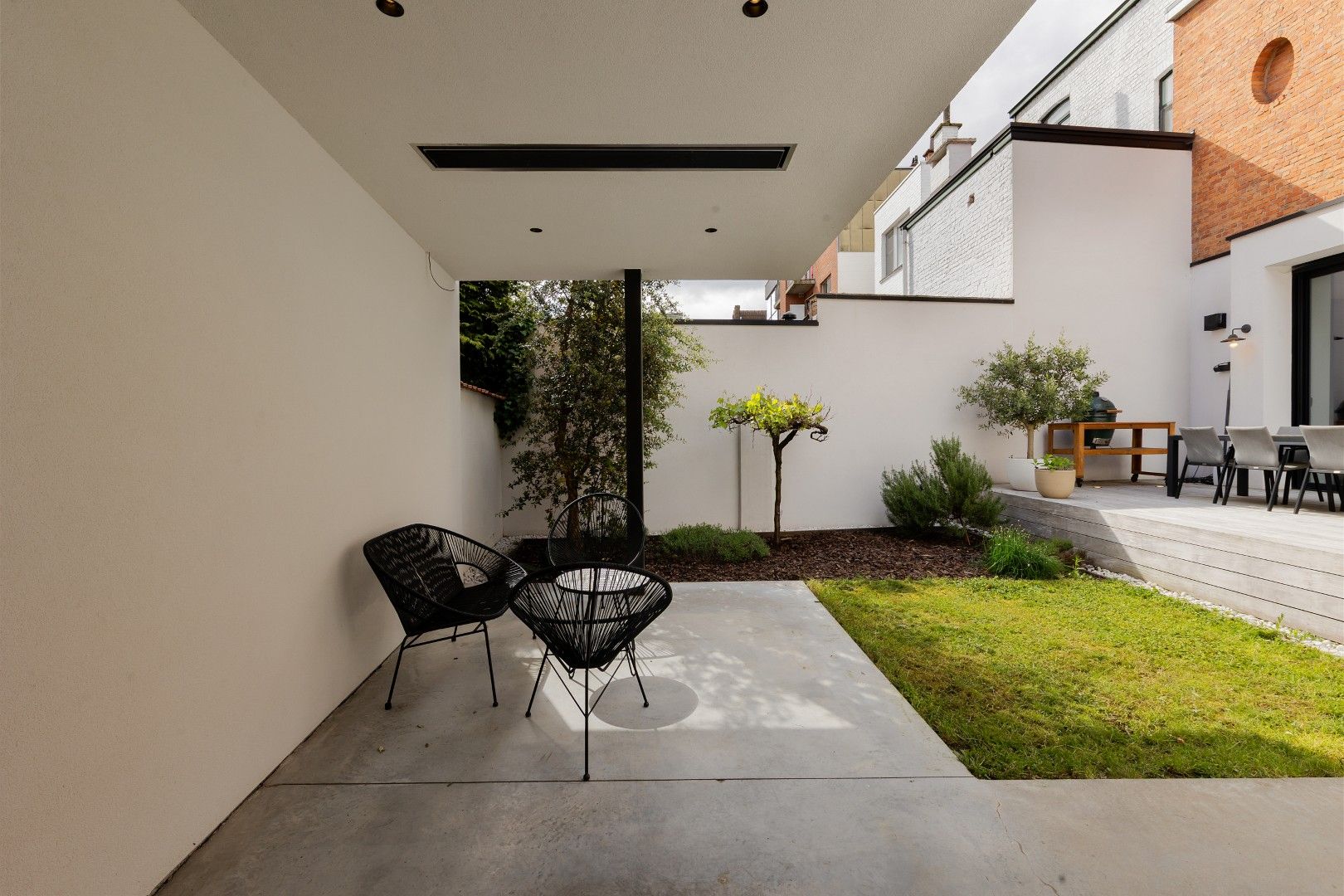 SUBLIEM GERENOVEERDE HERENWONING MET DUBBELE GARAGE.  foto 16