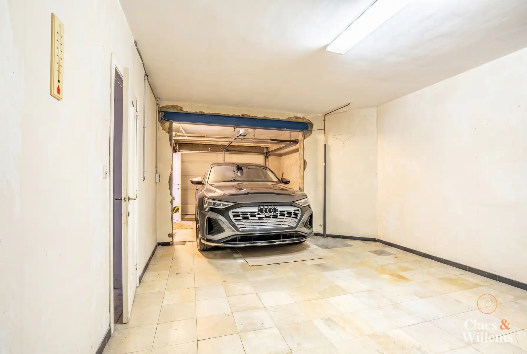 Ruime bel-etagewoning nabij centrum Halle foto 17