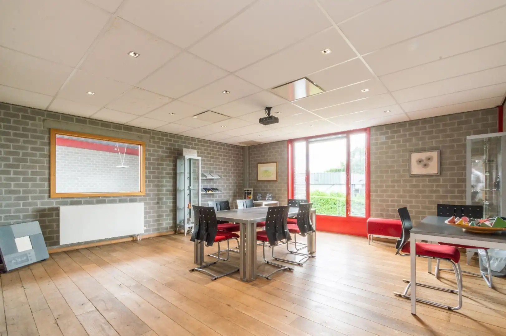 RUIM & COMM TOP GELEGEN INDUSTRIEEL GEBOUW ! foto 17