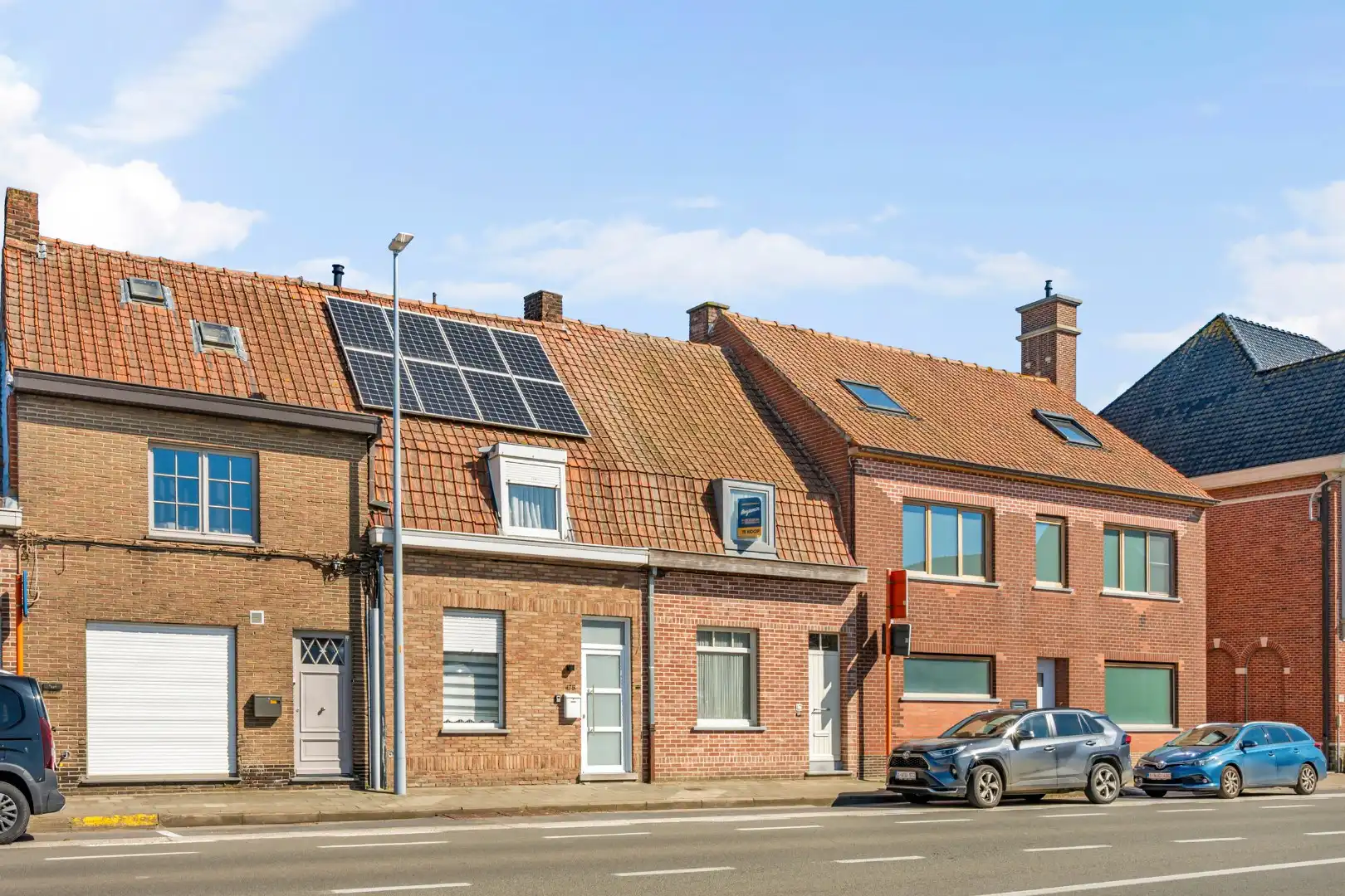 Grotendeels gerenoveerde woning met 2 slaapkamers, ruime zolder en tuin te Menen foto 18