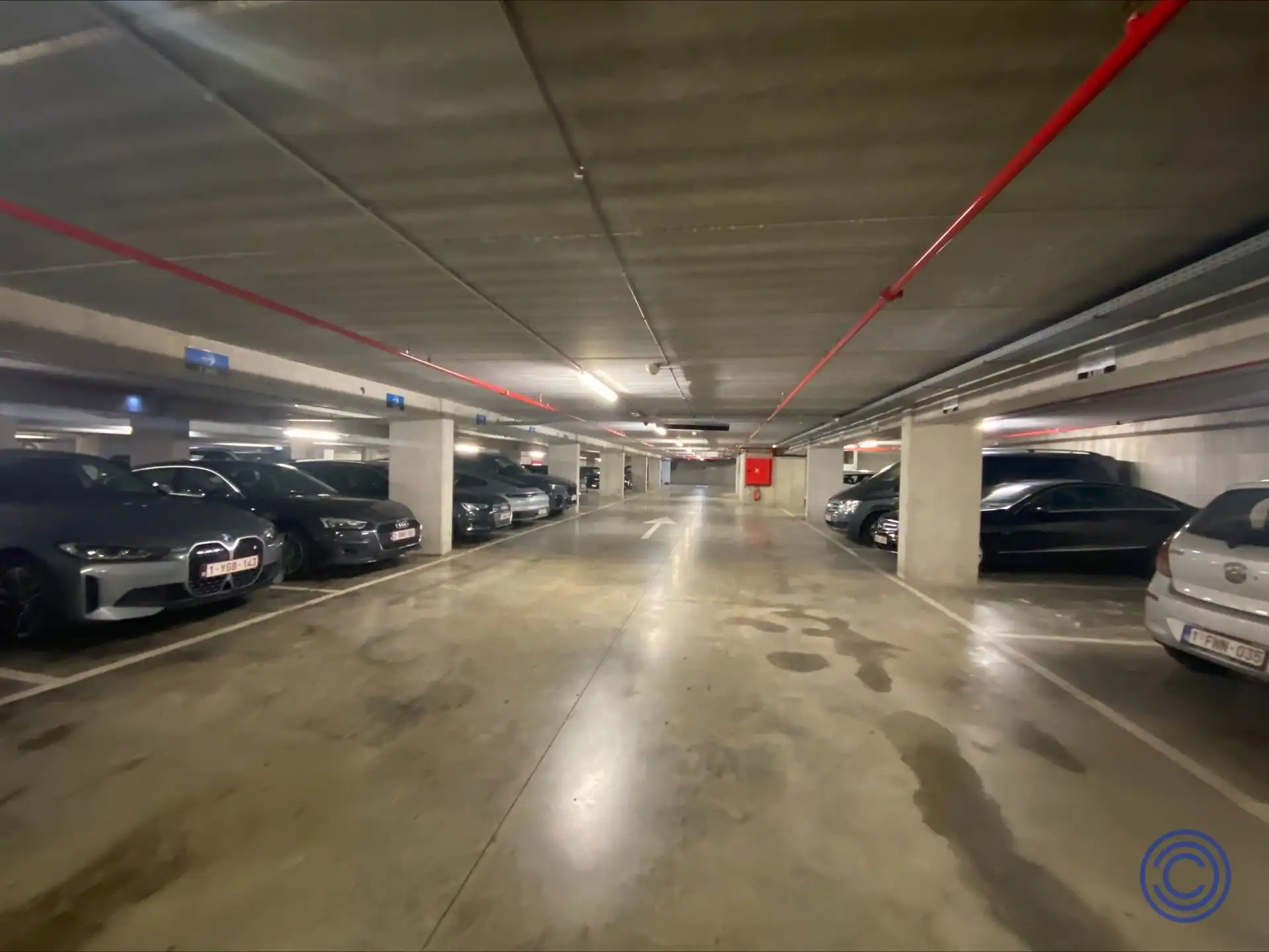 Parking: ruime en veilige binnenstaanplaats! foto 8