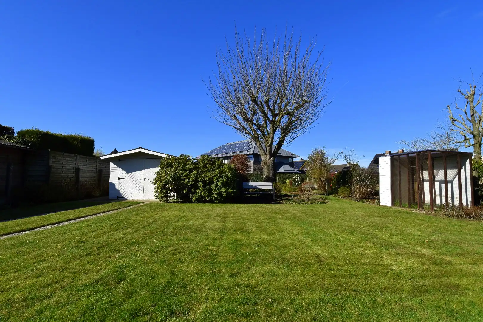Gelijkvloerse woning met 3 slaapkamers en 2 garages te koop op een perceel van 1087 m² in Wevelgem foto 12