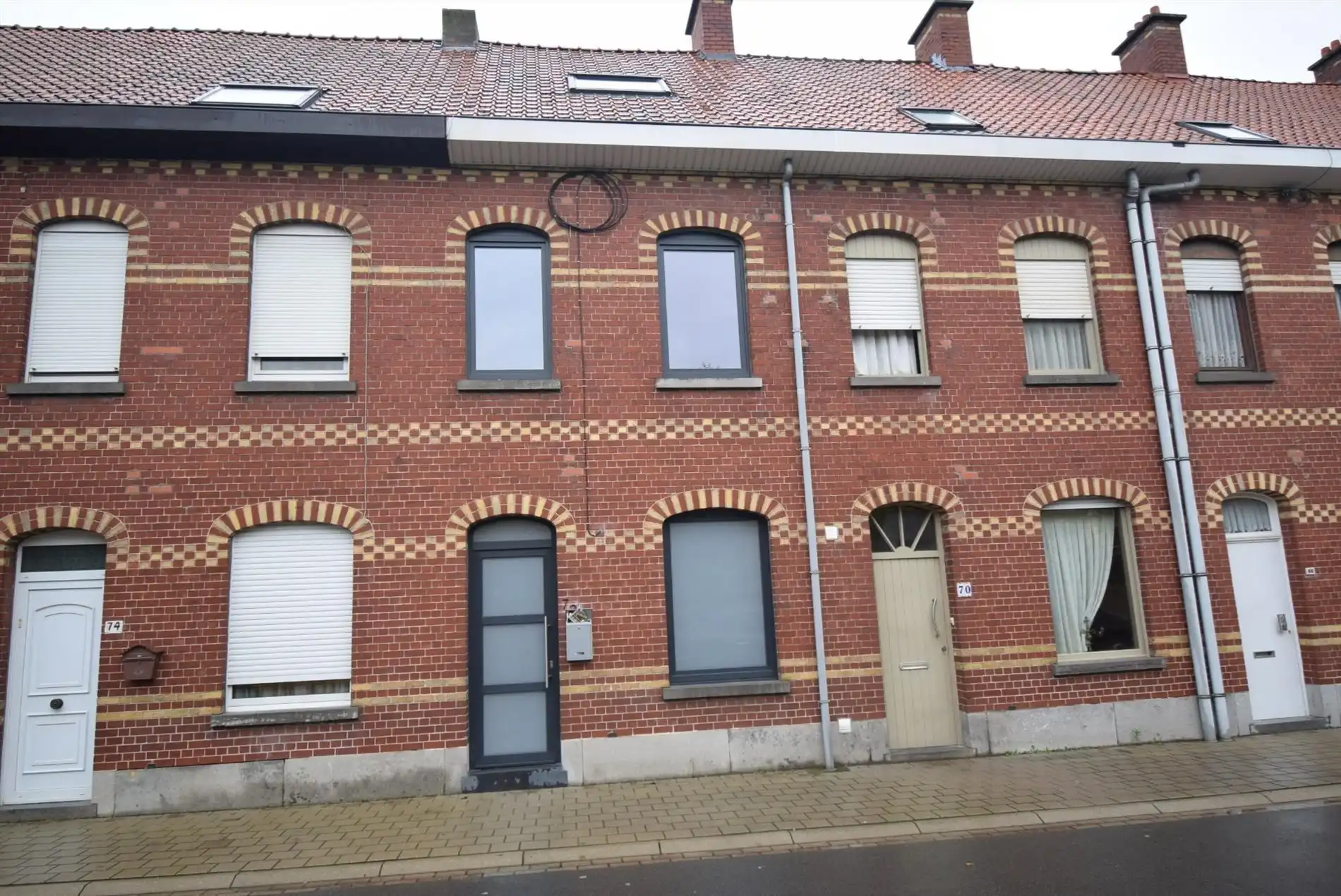 RUIME INSTAPKLARE RIJWONING DICHTBIJ HET CENTRUM  foto {{pictureIndex}}