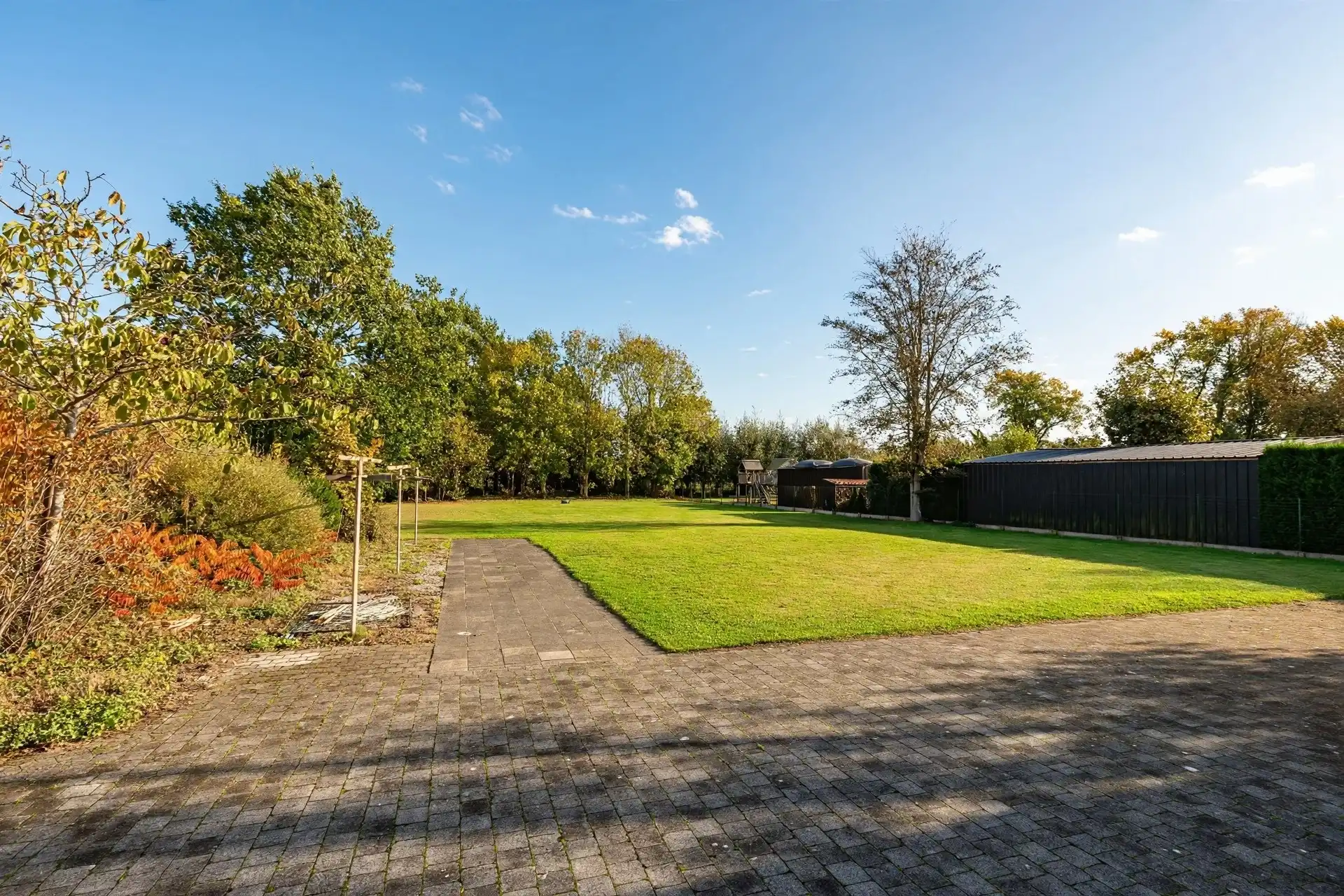 Uitstekend gelegen bungalow op uitzonderlijk perceel foto 24