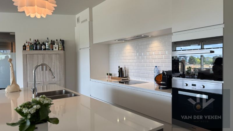 Unieke opportuniteit - hoekappartement Zuidzicht, vlak aan het water! foto 7