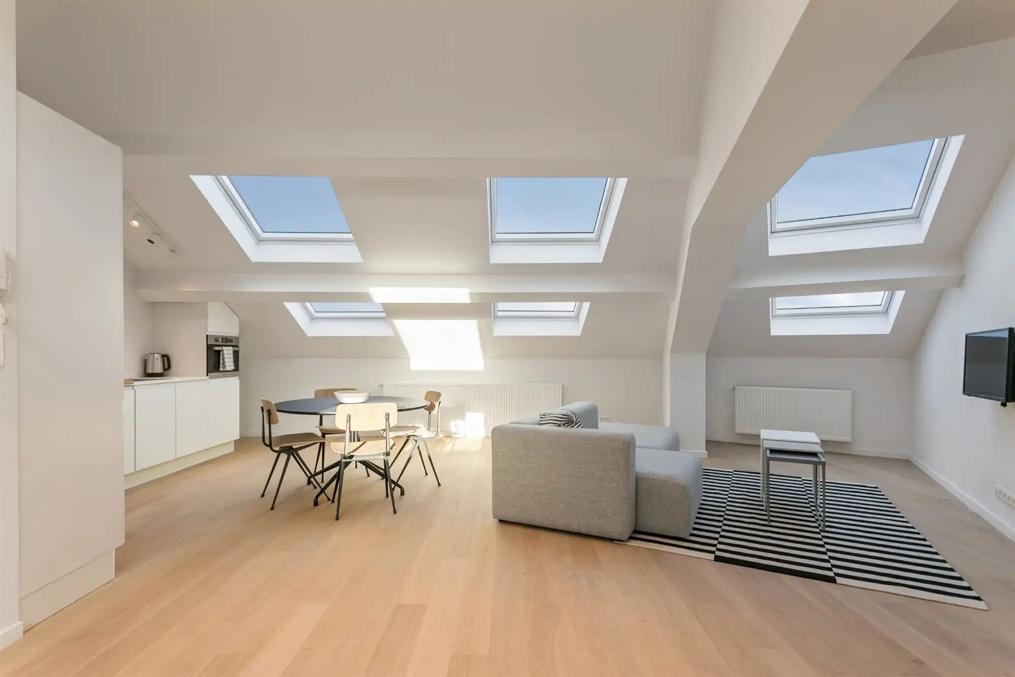 Ruim 2 slaapkamer appartement op toplocatie! foto 3