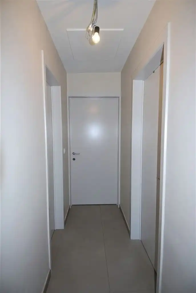 Duplex-appartement met 2 slaapkamers en bureau, terras, autostaanplaats en kelderberging. foto 7