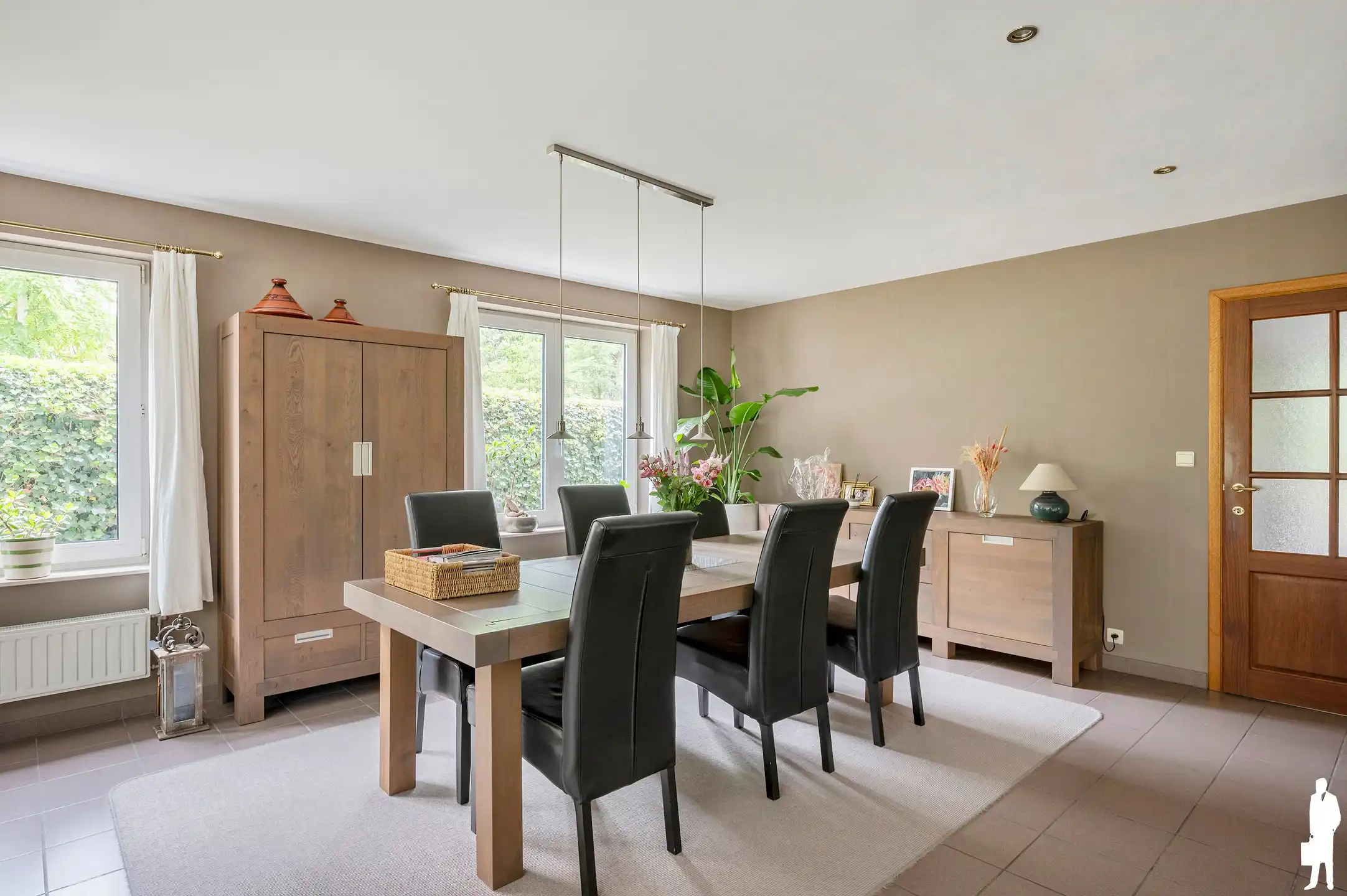 Ruime gezinswoning met 4 slaapkamers, 2 badkamers en zonnige tuin  foto 8