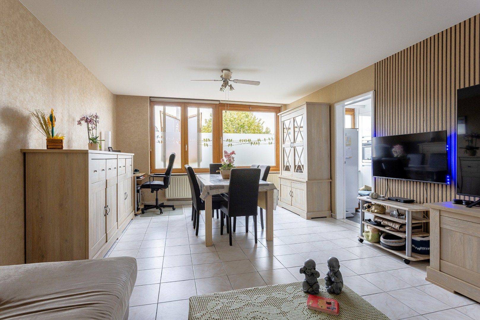 Energiezuinig gerenoveerd 2-slaapkamer appartement (2v) met terras!  foto {{pictureIndex}}