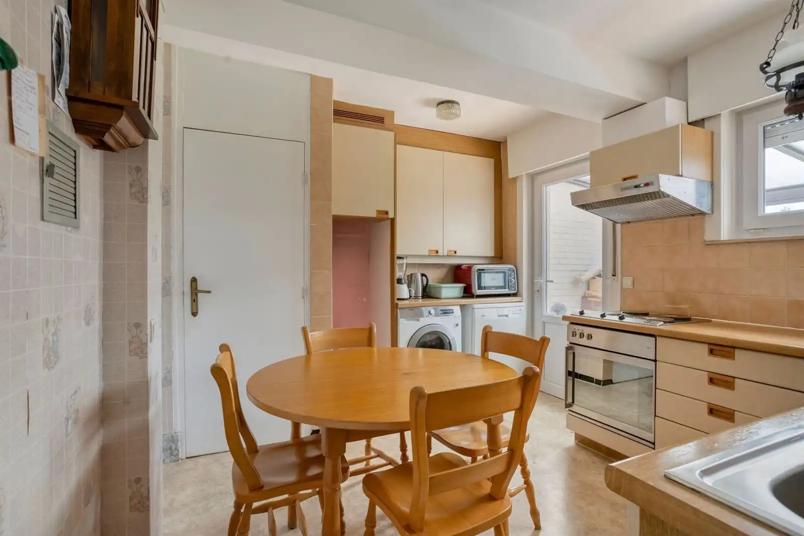 3-gevelwoning met 3 slaapkamers, garage en tuin foto 9