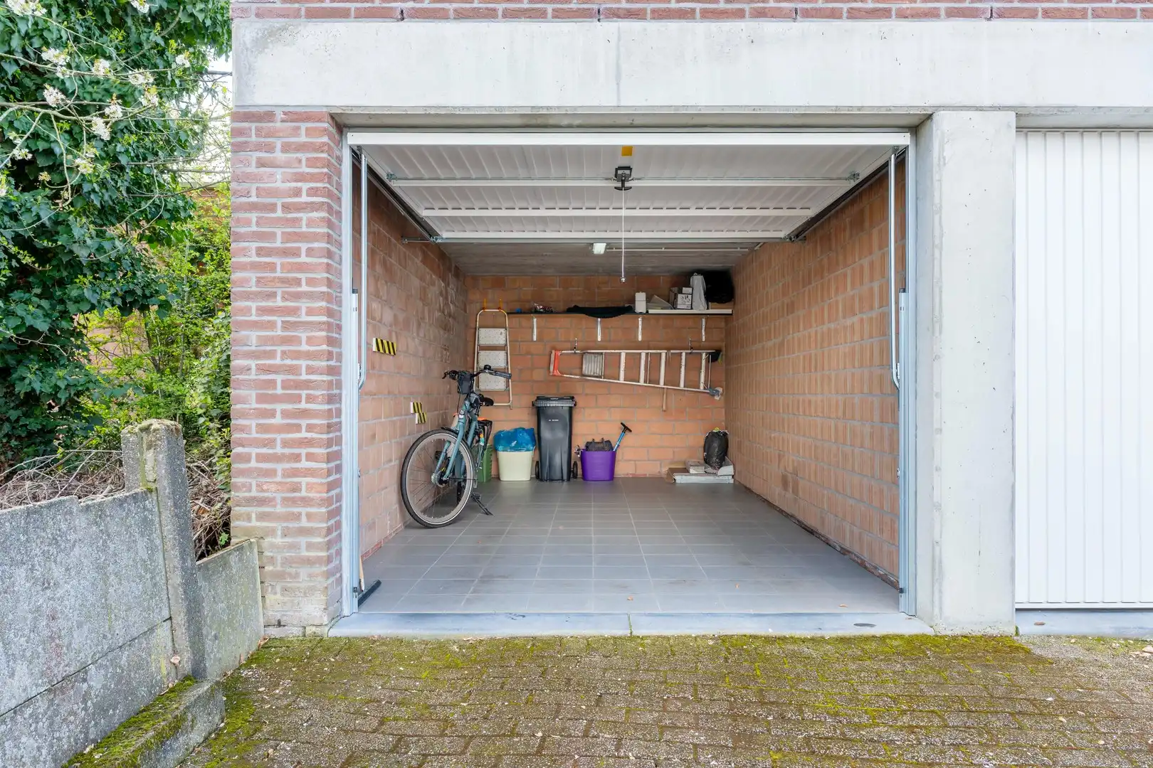 Instapklaar en modern appartement met garage foto 22