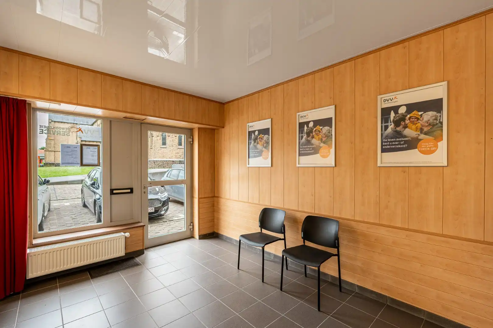 Gelijkvloerse kantoor-/ winkelruimte in het centrum van Moorslede foto 5