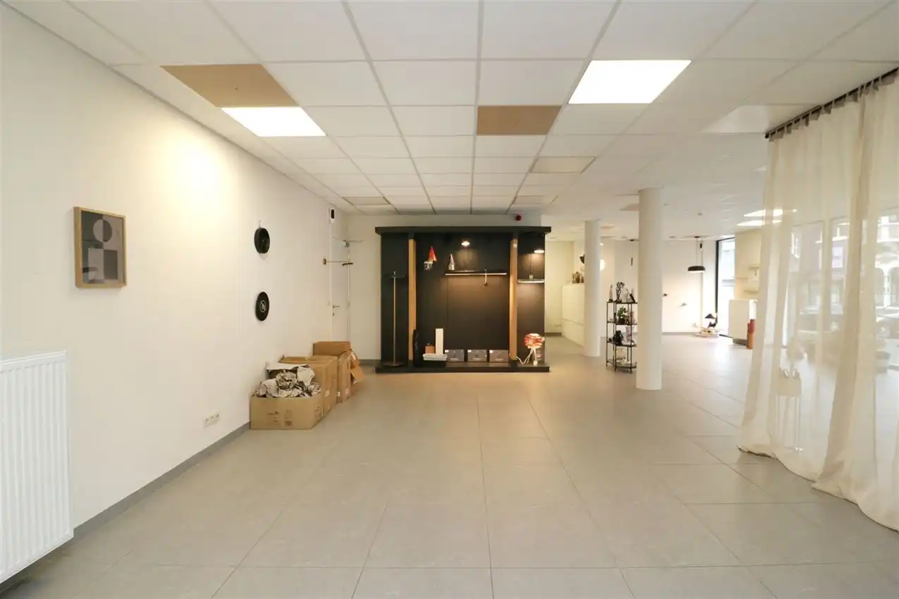 handelszaak met grote zichtbaarheid te midden van centrum foto 19