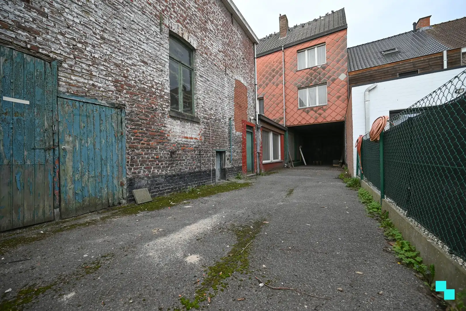 Zeer ruime & authentieke woning in Izegem foto 31