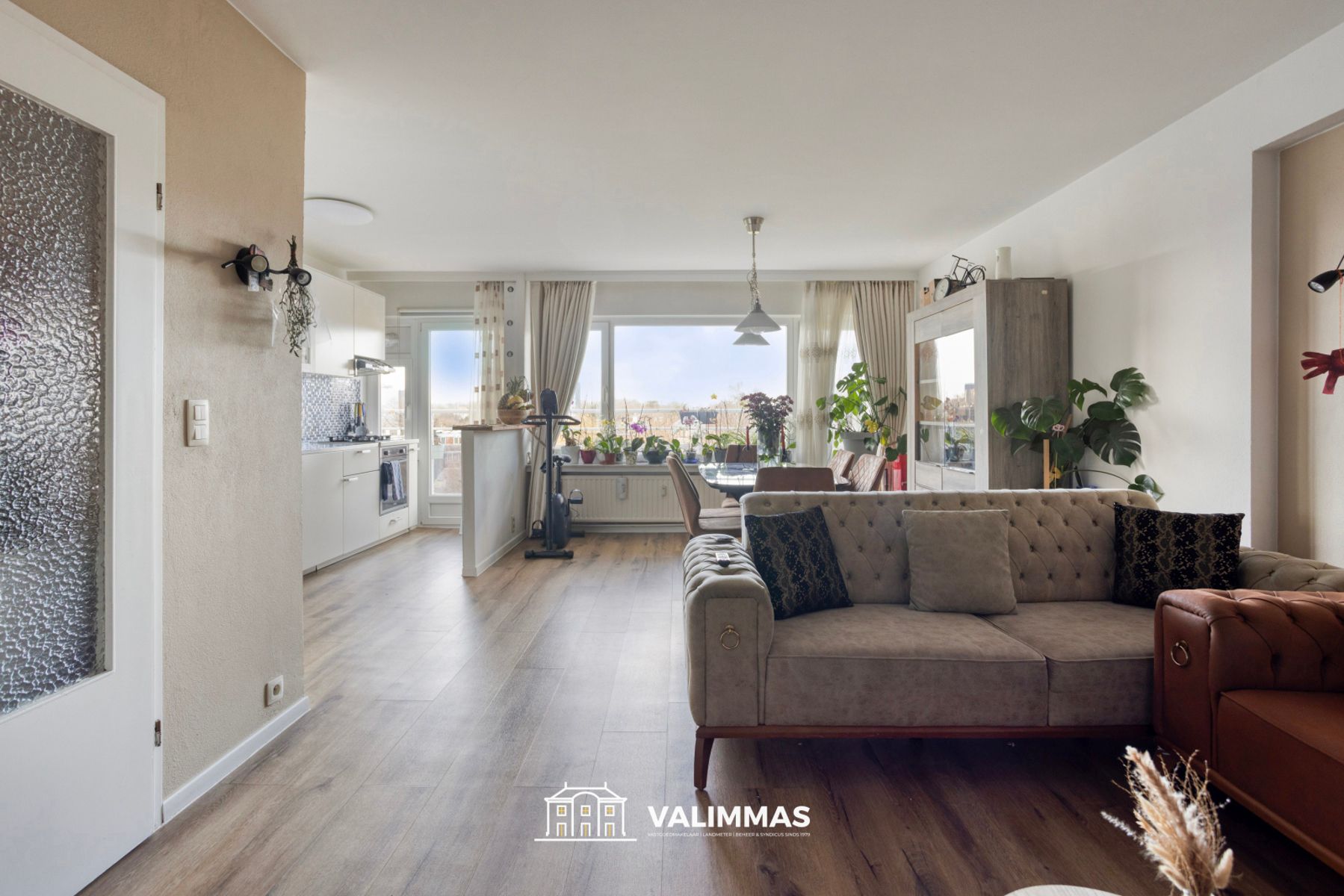 Gerenoveerd en comfortabel appartement met terras en kelder foto 4