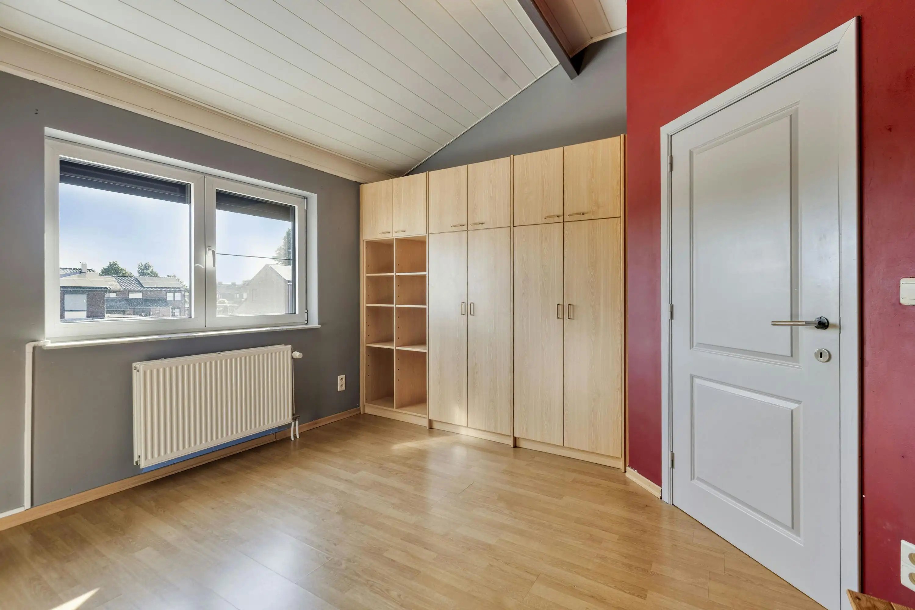 Instapklare gezinswoning met 5 slaapkamers en tuin te Diepenbeek foto 25