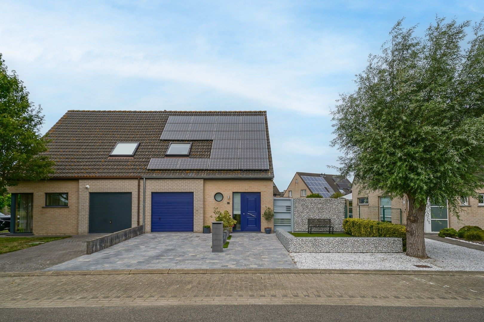 Hoofdfoto van de publicatie: Instapklare halfopen bebouwing met 4 slaapkamers in Zandvoorde