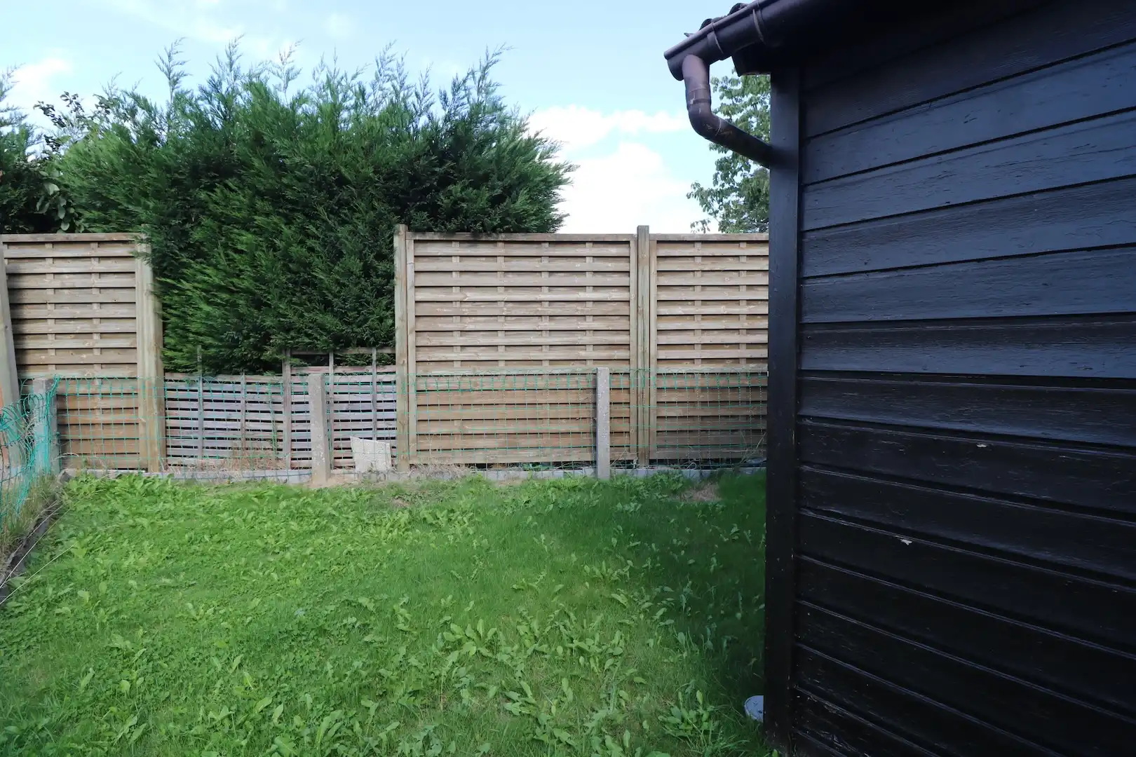 Goed onderhouden woning met tuin en garage in centrum Aalbeke. foto 9