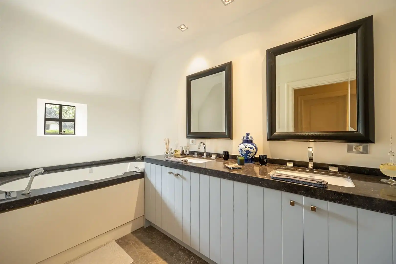 Uitzonderlijke villa met 615 m² woonoppervlakte in KONINGSHOF foto 28