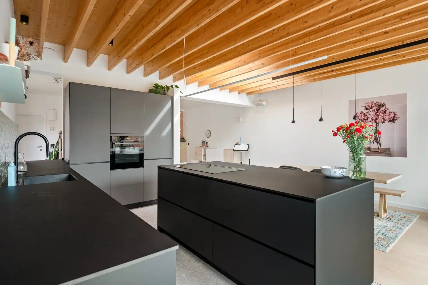 Instapklare woning met magazijn, 4 slaapkamers en 2 badkamers te Ranst! foto 17