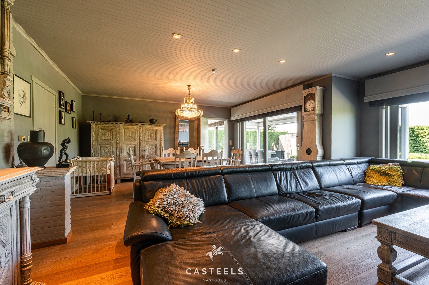Instapklare bungalow met potentieel op prachtig perceel te koop foto 5