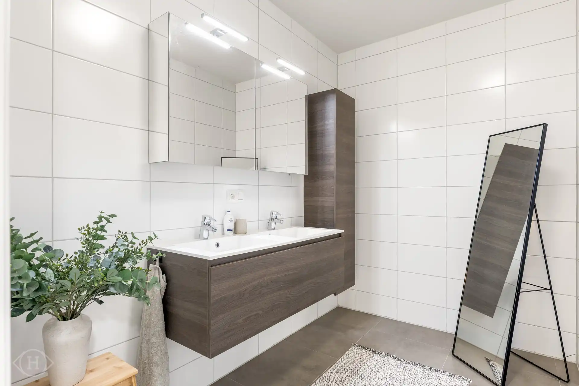 Modern 2-slaapkamerappartement met tuin foto 20