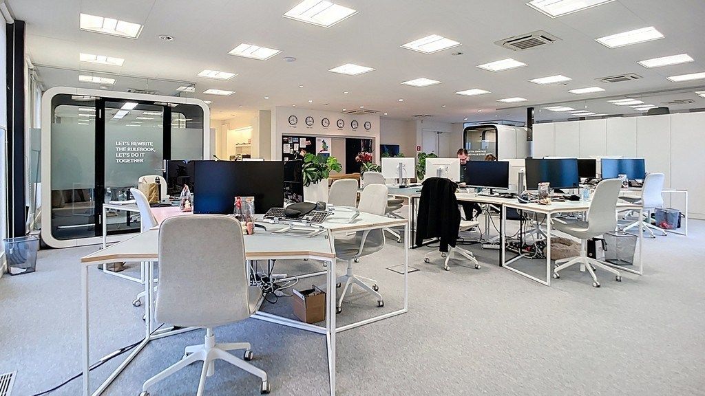 Mooi ingericht kantoor te huur in Metro Building in Antwerpen foto 5