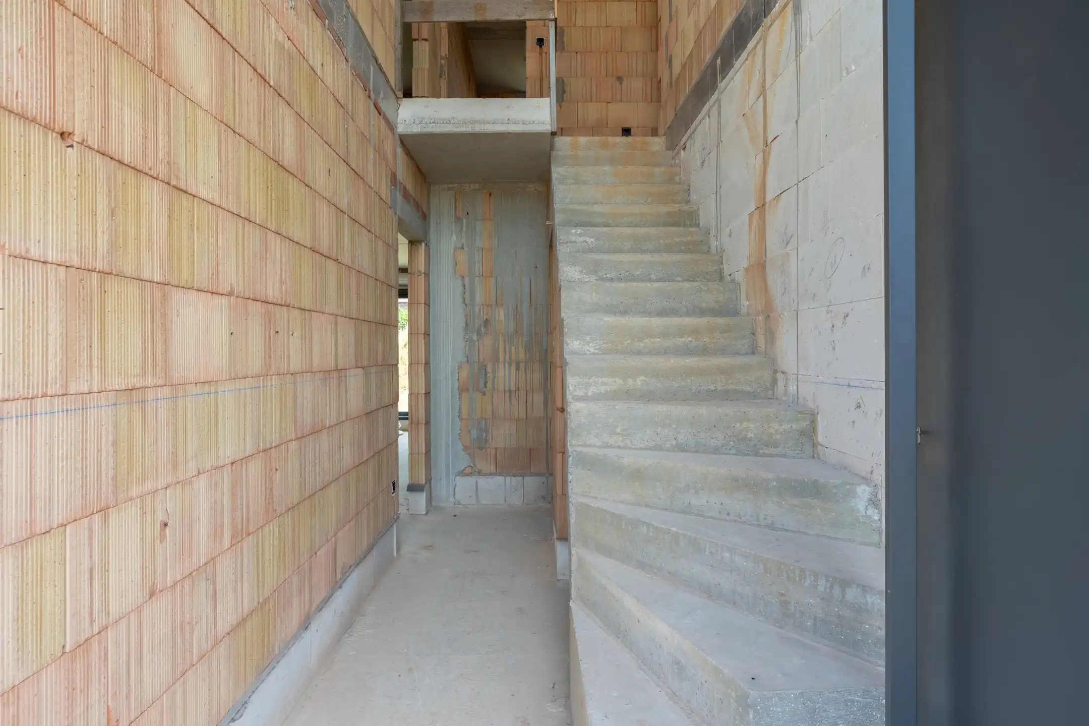 Nieuwbouwwoning met o.a. 4 slpk, garage op  443 m² (ZO) foto 3