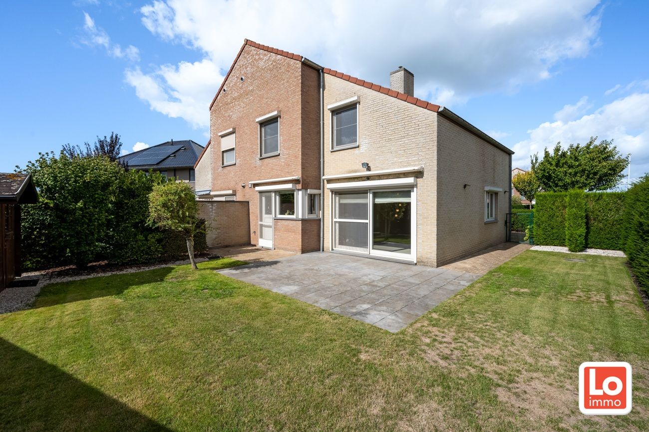 Instapklare en energiezuinige halfopen woning met inpandige garage op een rustige ligging en toch op wandelafstand van het centrum van Lochristi en de groene wandelregio rond de Rozelaredreef/Kasteeldreef! foto 16