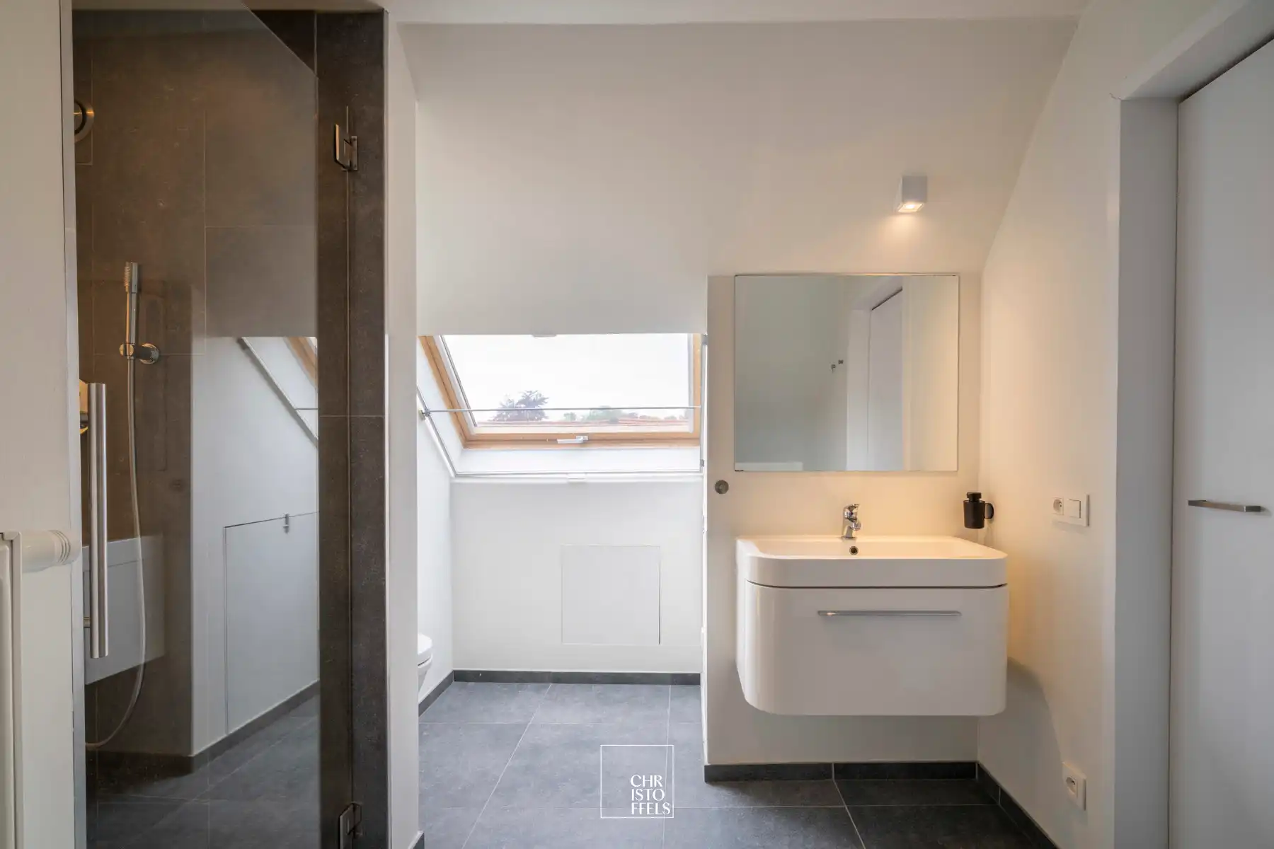 Luxe afgewerkte stadswoning (235m²) in domein Oud Rekem foto 15