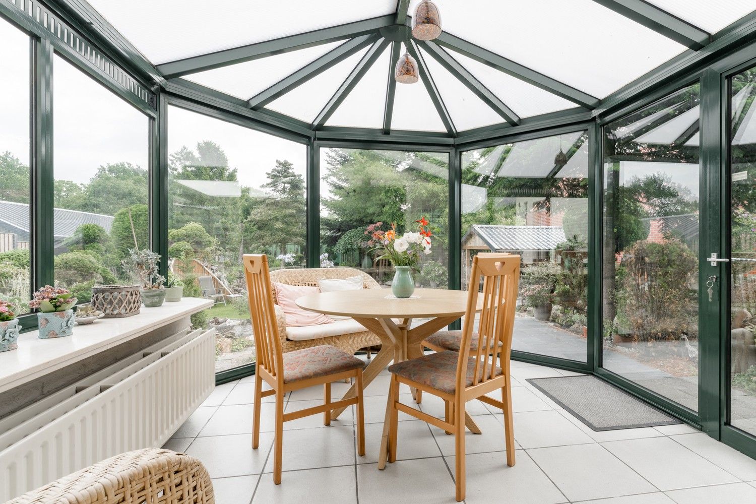 Instapklare gezinswoning met veranda en prachtige tuin foto 7