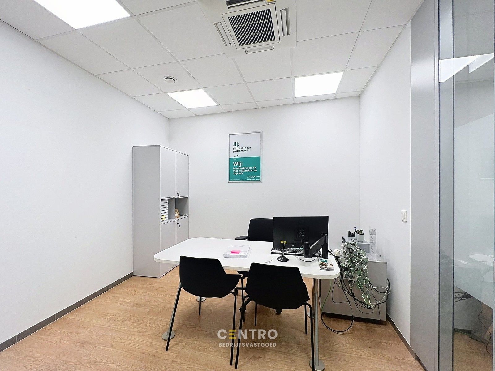 Veelzijdig pand bestaande uit RUIME woning met kantoor/praktijk/winkelruimte (267m²) + VERHUURD handelsgelijkvloers (238m²) op COMMERCIËLE ligging te Tielt! foto 44