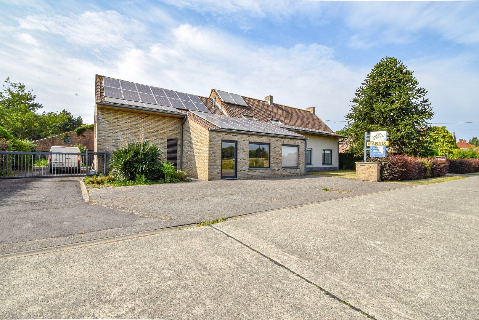 Instapklare woning met ruim handelspand op landelijke ligging te Koekelare foto 3