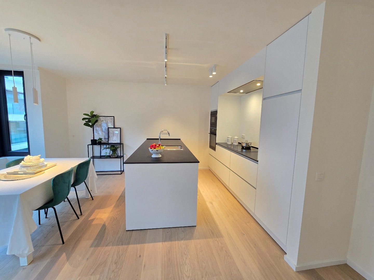 Gerenoveerd appartement met 2 slpk's foto 5