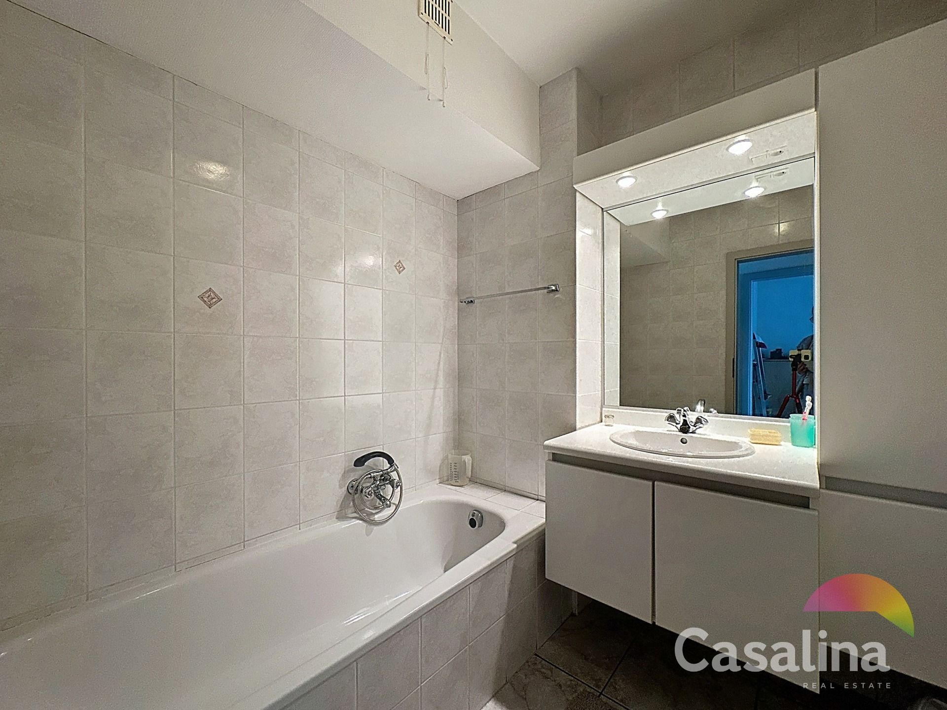 Gemengd gebouw bestaande uit 2 handelsruimtes en 4 woonunits foto 13