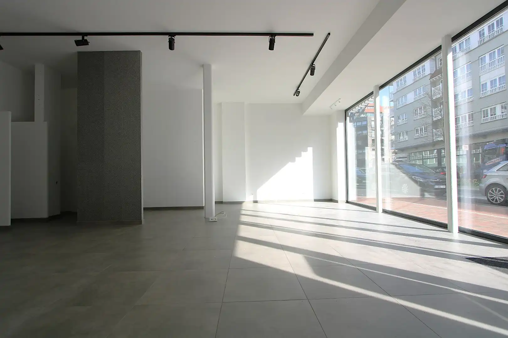 Verhuurd handelspand te koop op enkele stappen van de Lippenslaan  foto 2