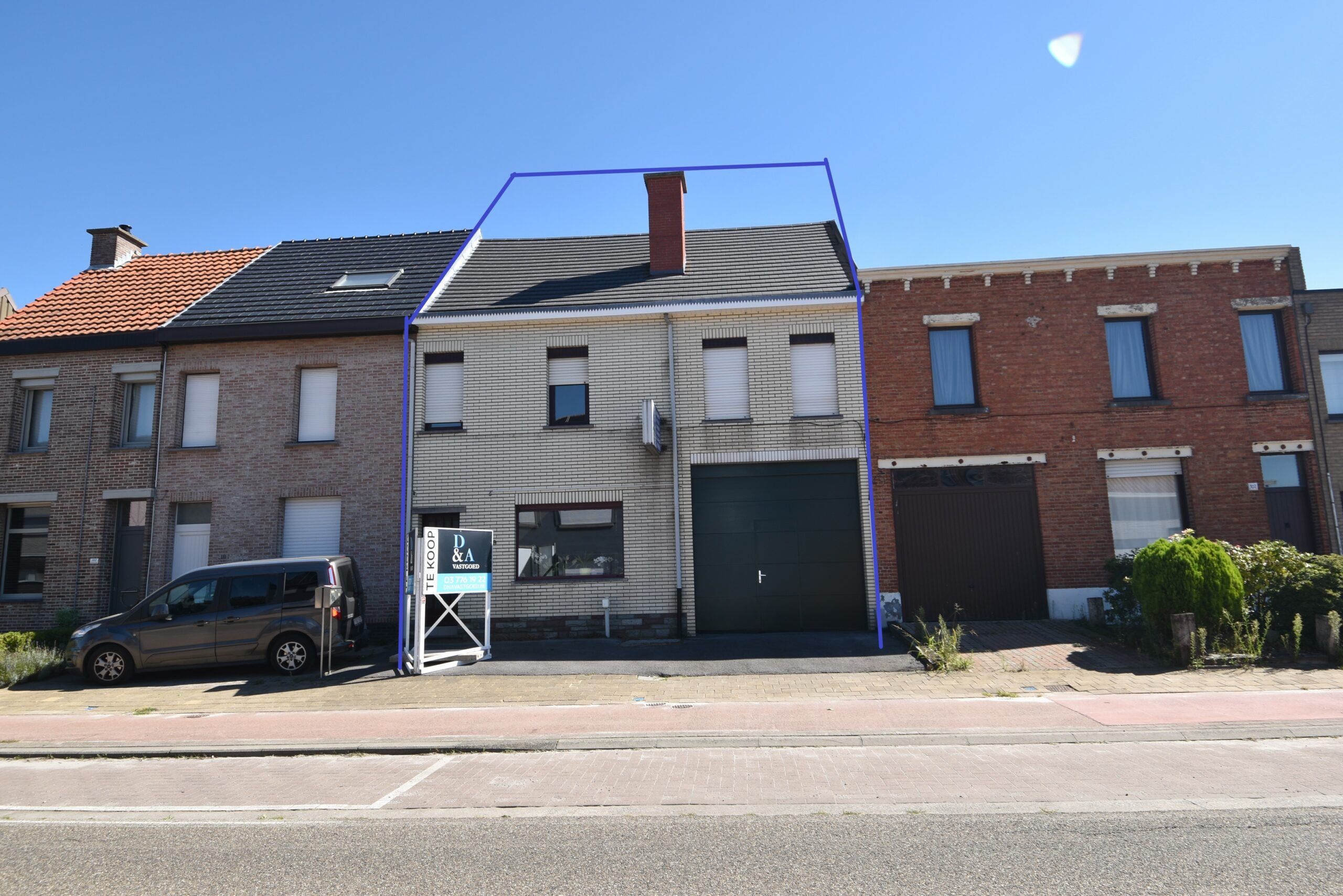 Atelier/praktijk met zeer ruime woonst in Nieuwkerken foto {{pictureIndex}}