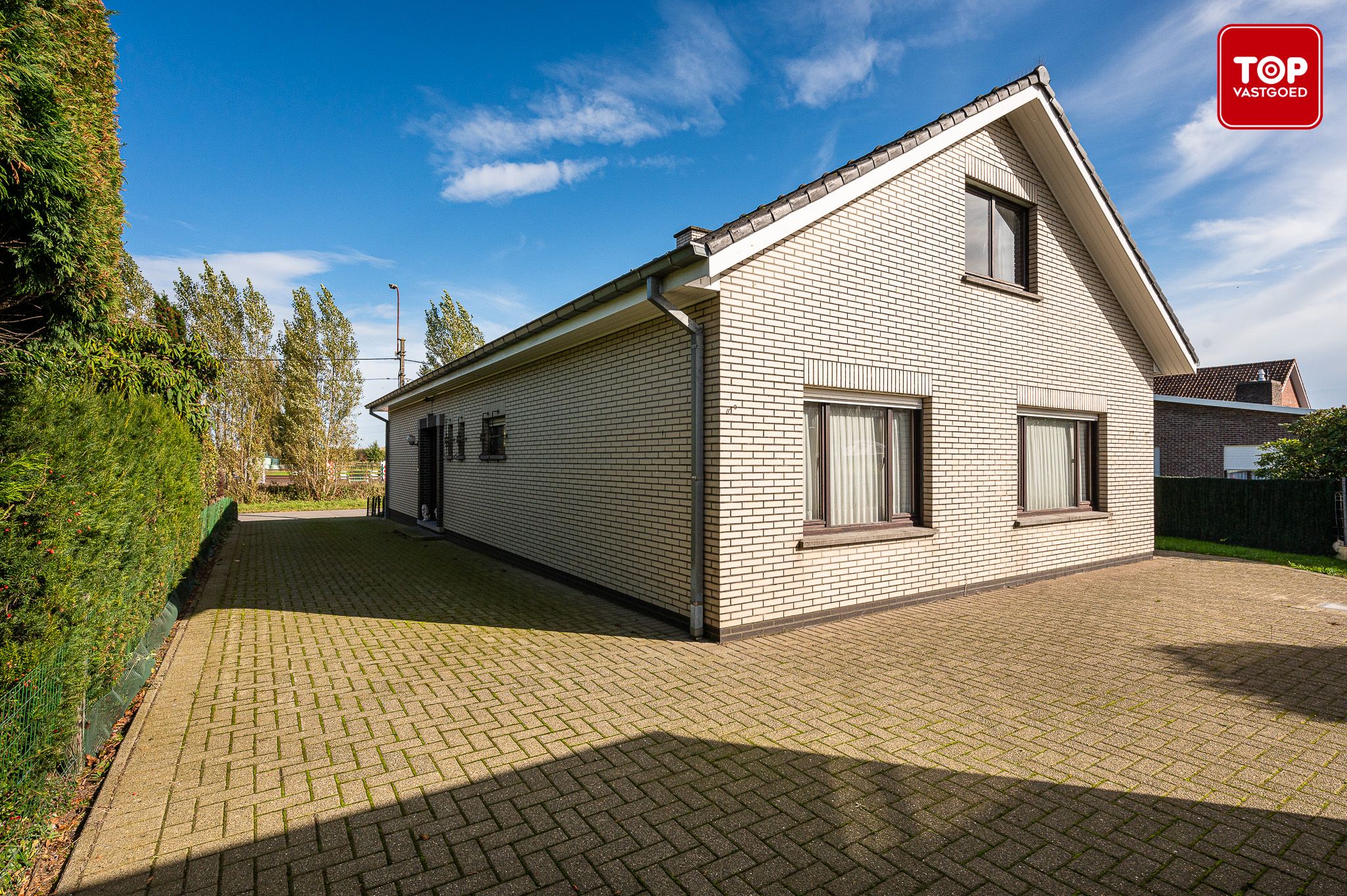 Bungalow met garage en mooie tuin foto 20