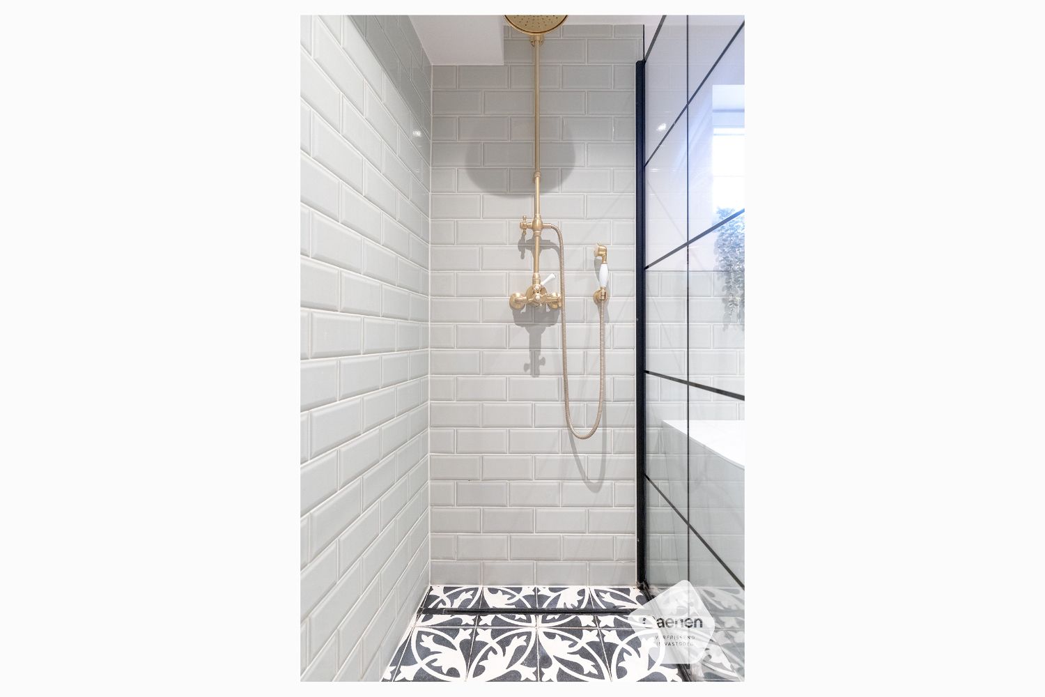 Lichtrijke en instapklare woning in het centrum van Brugge met PRAKTISCHE GARAGE & STADSTUIN en 2 SLAAPKAMERS foto 9