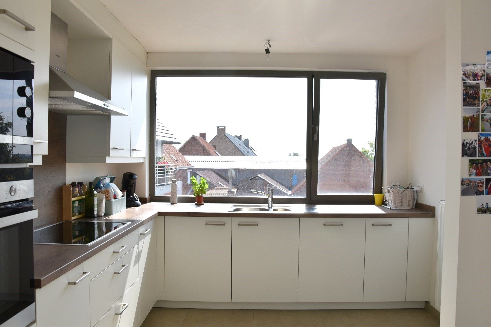 Uiterst lichtrijk en ruim 3-slaapkamerappartement met 2 terrassen te huur in Heule foto 4