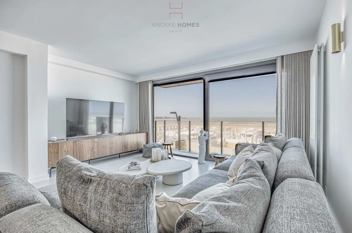 Mooi gerenoveerd vakantie-appartement op de zeedijk in Duinbergen foto 3