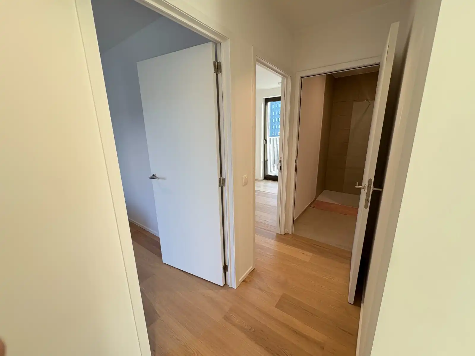 EXCLUSIEF EN LUXUEUS WONEN OP EEN BOOGSCHEUT VAN DE MARKT IN WAREGEM foto 18