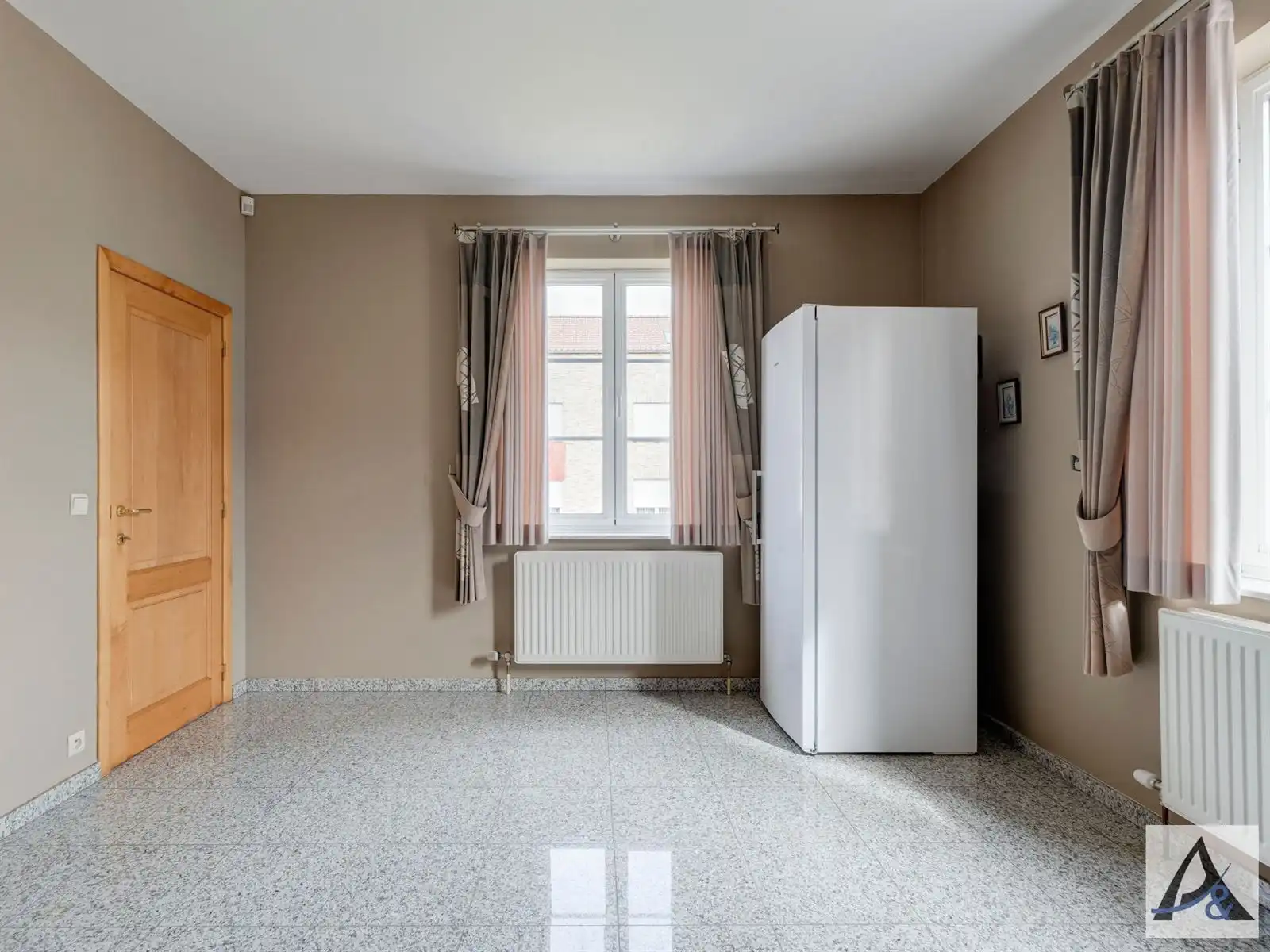 Exclusieve villa met ruime loods in hartje Munsterbilzen foto 39
