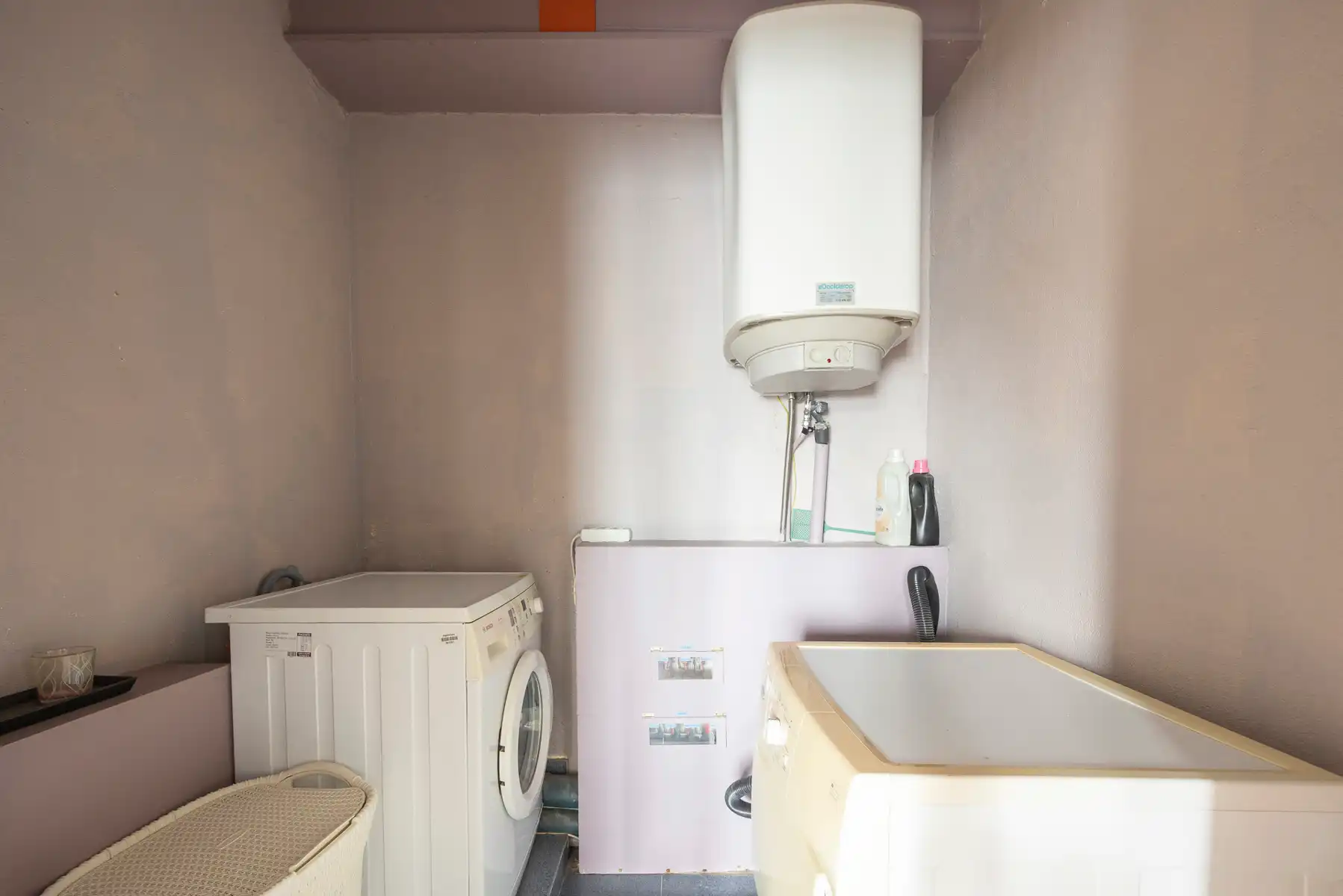 Appartement op de eerste verdieping, inclusief garage, nabij het centrum van Hoevenen! foto 12