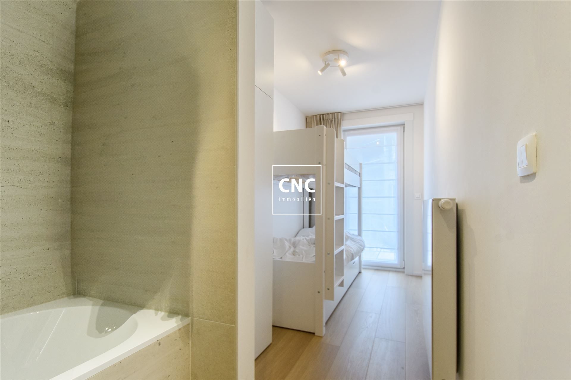 Elegant Gerenoveerd Appartement op 50 Meter van het Strand foto 12